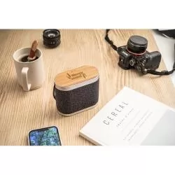 Caixa de Som 15w Com Carregador Super Rápido e Detalhes em Bambu Personalizada Caixa de Som 15w Com Carregador Super Rápido e Detalhes em Bambu Personalizada